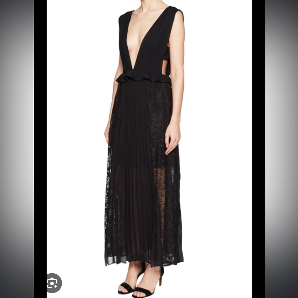 ANGELINA DEEP-V PLEATED LACE MAXI DRESS IN BLACK size 6 (fits a small)
